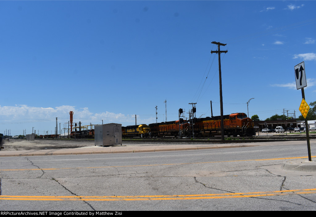 BNSF 8168 7111 1773 5067 NS 4333 BNSF 7143